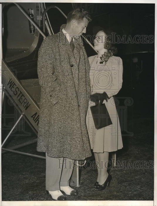 1941 Press Photo Burbank, Calif. George Vieira & Marjorie Keeler elope - Historic Images