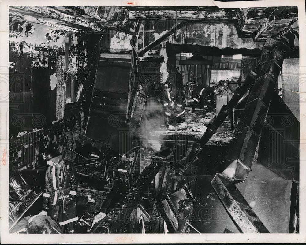 1957 Press Photo Cleveland, Ohio Berson dept. store fire damage - Historic Images