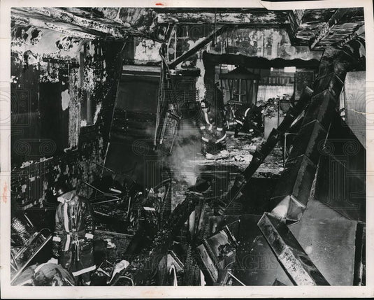 1957 Press Photo Cleveland, Ohio Berson dept. store fire damage - Historic Images