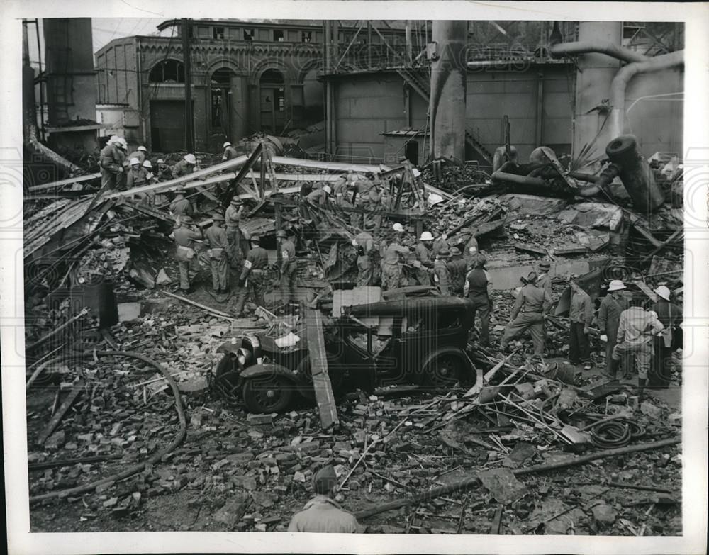 1943 Press Photo Explosion At Easton Gas Works Killed Two And Injured 20 - Historic Images