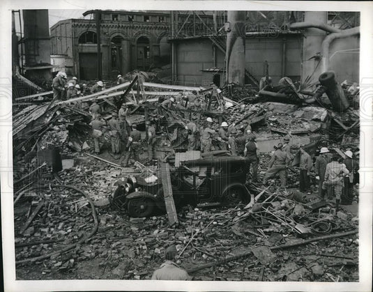1943 Press Photo Explosion At Easton Gas Works Killed Two And Injured 20 - Historic Images