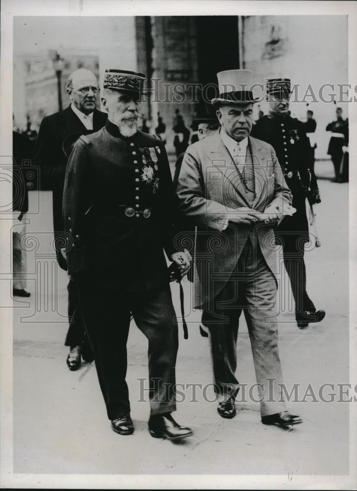 1937 Press Photo Canadian Premier MacKenzie King &amp; Gen Gouraud of France - Historic Images