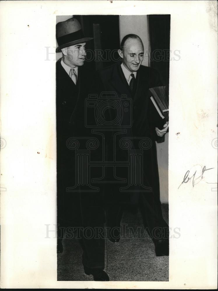 1934 Press Photo Harry Morgan brother Mrs Vanderbilt leaves heabeas corpus court - Historic Images