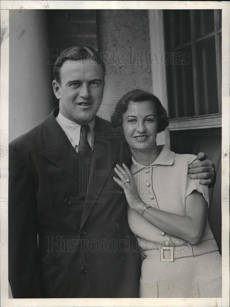 1934 Press Photo Joe Cronin Manager &amp; Shortstop Of Washington Senators With Wife - Historic Images