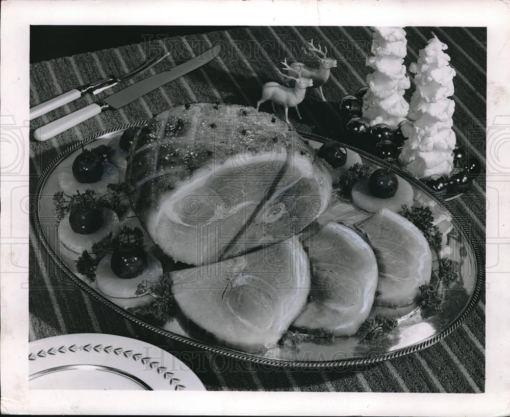 Press Photo of a Christmas ham garnished with pineapples and crab apples - Historic Images