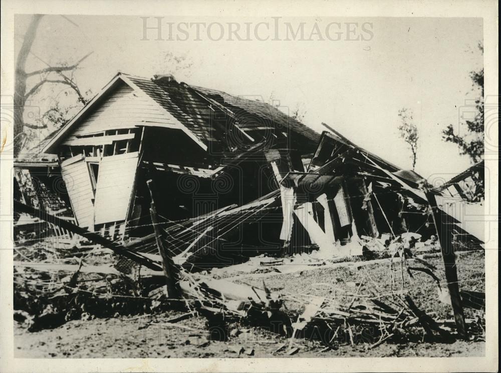 1930 Press Photo Barn of William Kemmerie Destroyed by Tornado Leavenworth Kansa - Historic Images