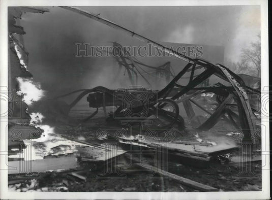 1941 Press Photo Demolished Wreckage Of Naval Reserve Armory Building - Historic Images