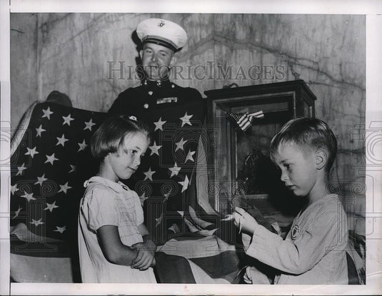 1949 Press Photo Marine Capt. Victor A. Kleeber & Children of William O'Conner - Historic Images