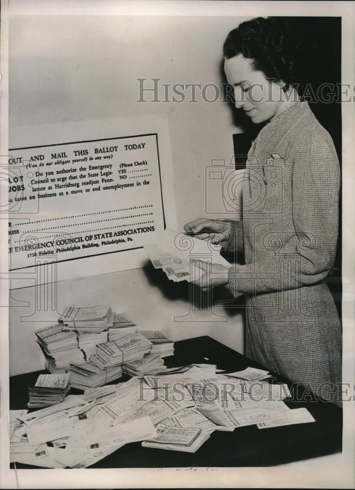 1938 Press Photo Helen Clark, Secretary Counting Votes in Pennsylvania - Historic Images