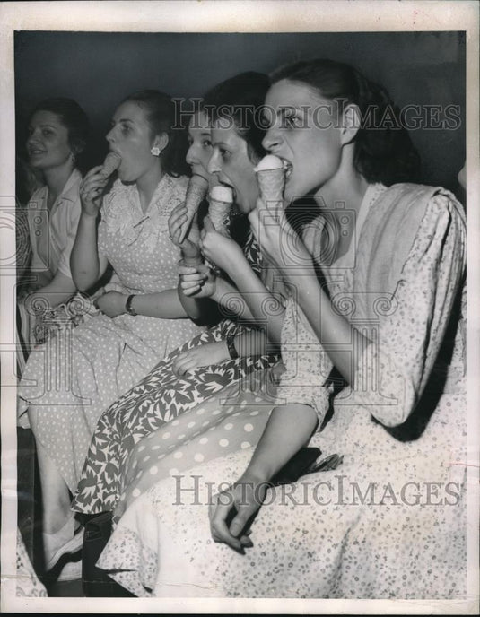 1949 Press Photo Striking Parisian Seamstresses Eat Ice Cream - neb94745 - Historic Images
