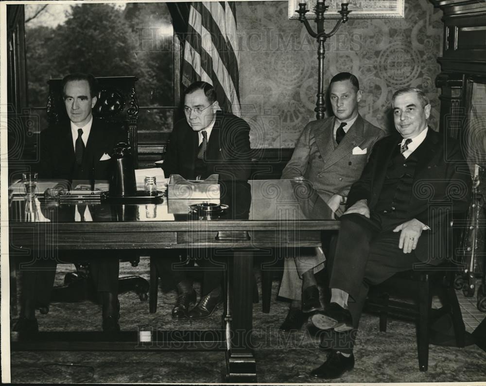 1937 Press Photo Gov. Murphy, D.E. Karn, M. Anthony and A. Boyce at the U.A.W.A. - Historic Images