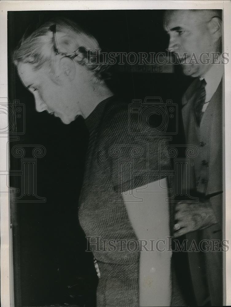 1938 Press Photo Patricia in Custody Sheriff Charles Miller Shot William Holbroo - Historic Images