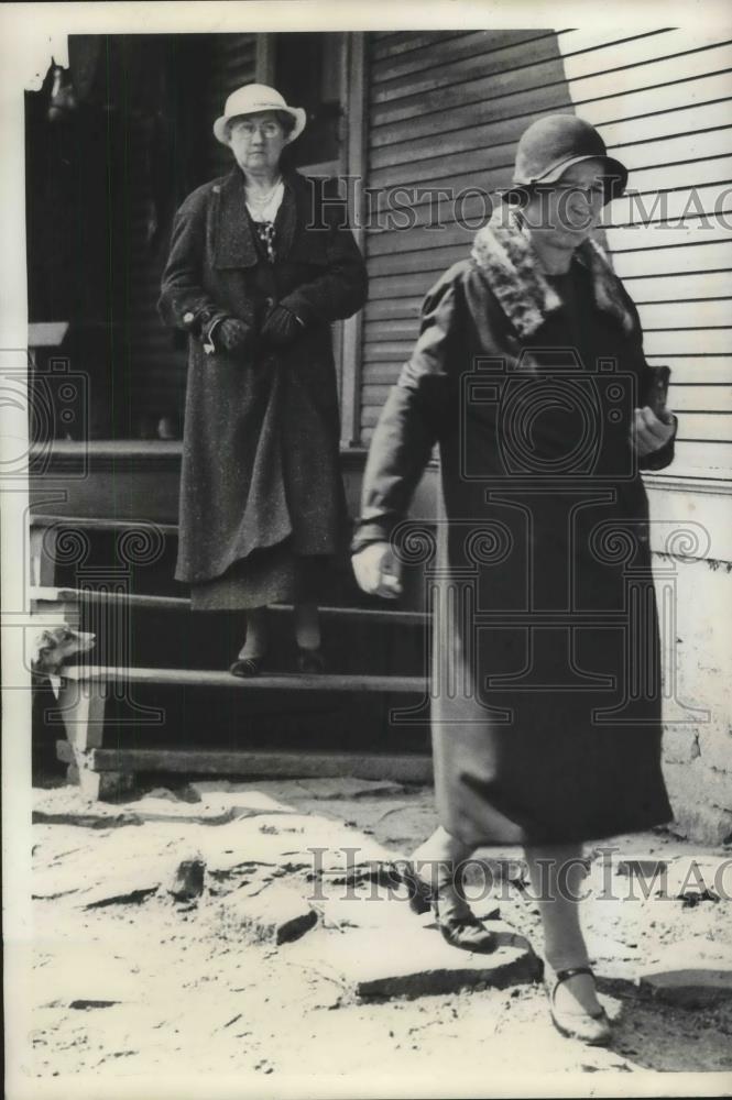 1934 Press Photo Mrs Herbas after visiting her relative - neb95044 - Historic Images