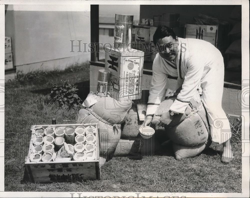1932 Press Photo Japanese Olympic swim coach I.Matasuzawa checks food shipment - Historic Images