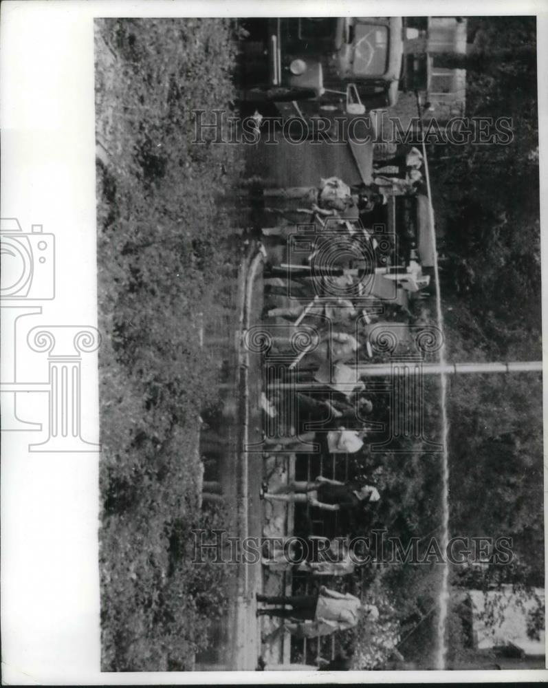 1970 Press Photo Jerusalem, Israel police ,water cannons , student demonstration - Historic Images