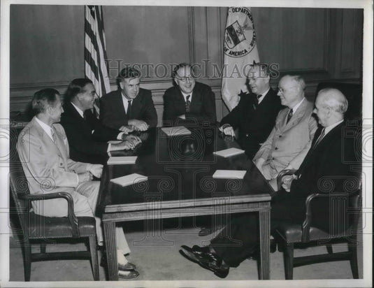 1945 Press Photo Meeting Of LaSod Management Group Making Plans - neb95927 - Historic Images