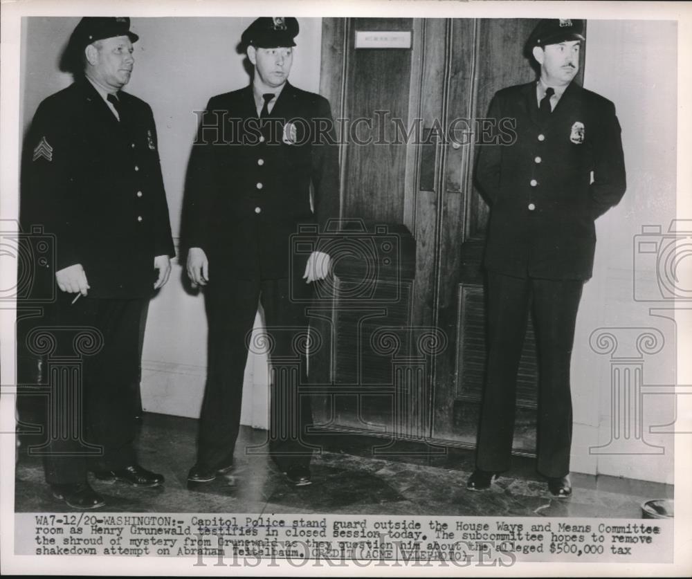 1954 Press Photo Capitol Police Guard Outside House Ways &amp; Means Committee - Historic Images