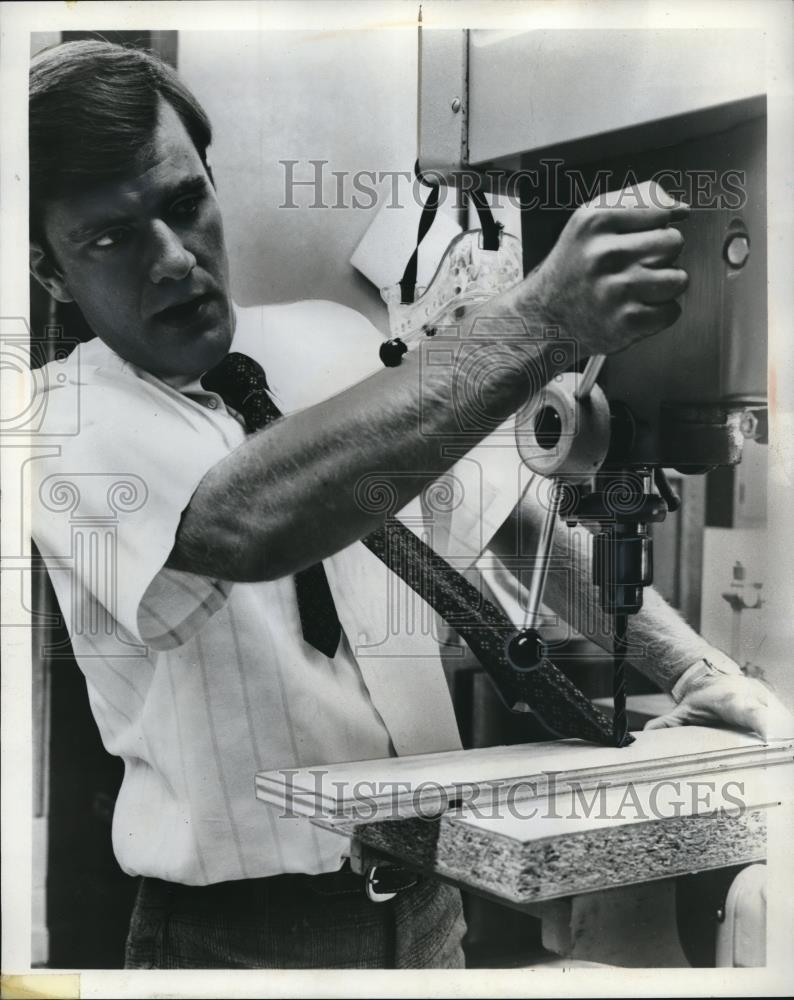 1970 Press Photo A man operating a power drill at Power Tool Institute - Historic Images