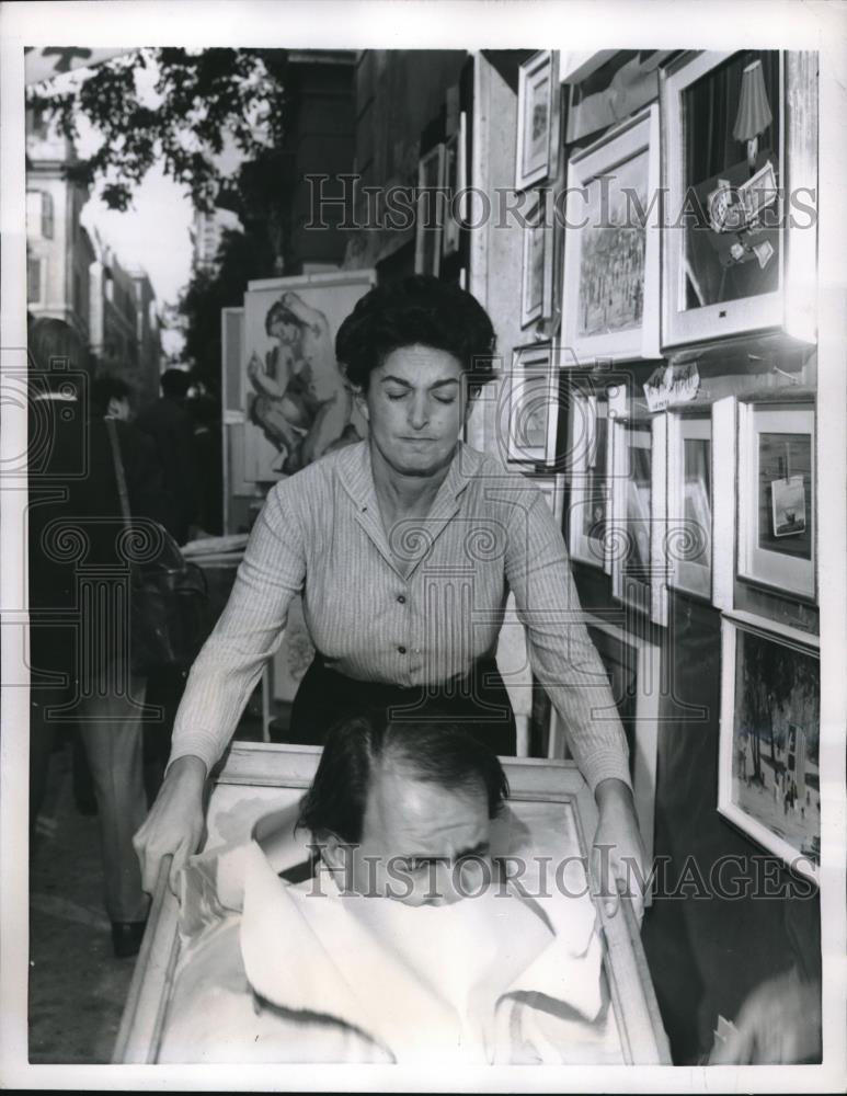 1956 Press Photo Bulgarian Painter Elia Peikov, fellow artist Eva Fisher - Historic Images