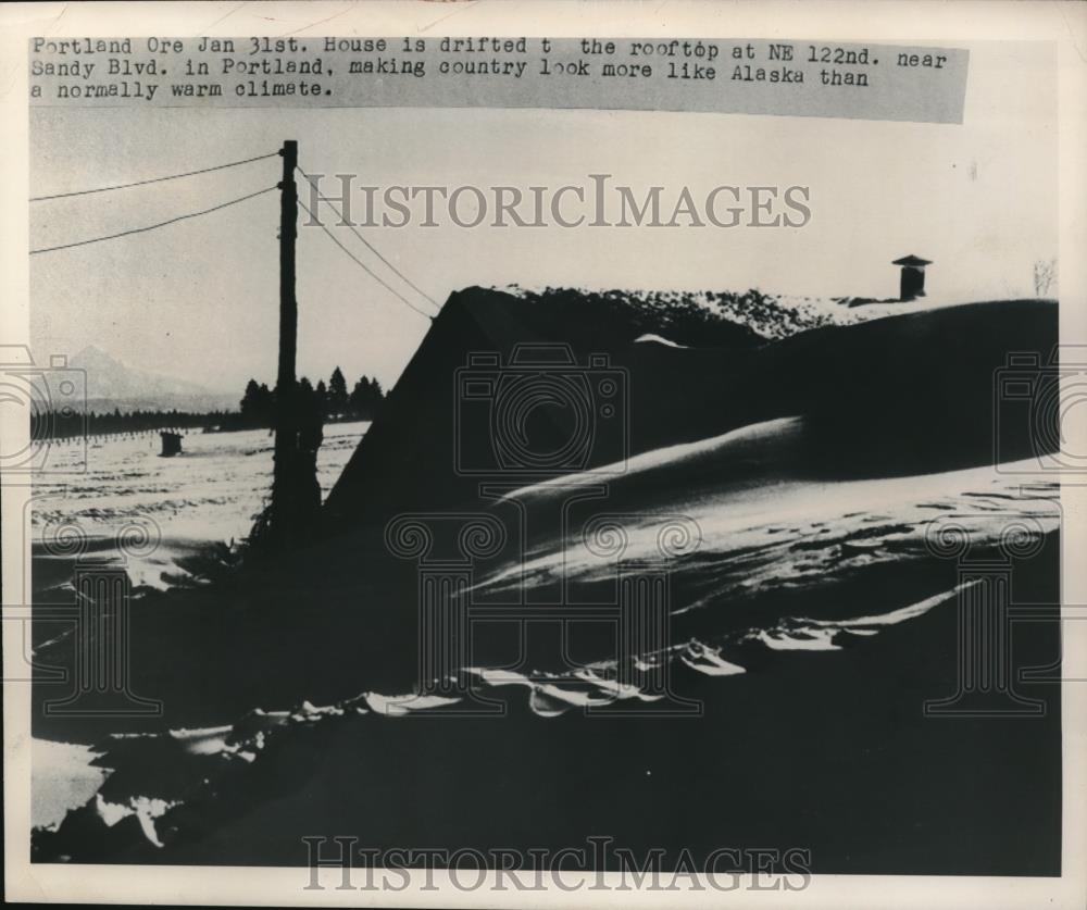 1950 Press Photo Portland, Ore. House with snow drifts up to roof - Historic Images