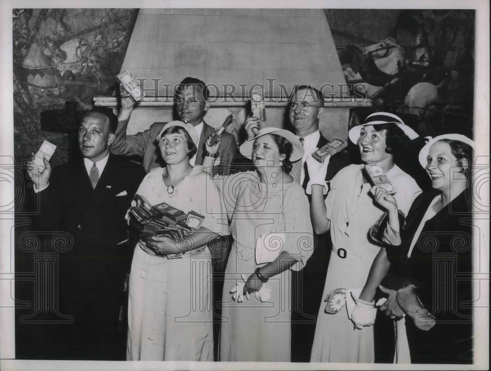 1934 Press Photo Nurses pickup Hospital Sweepstakes winnings - neb95546 - Historic Images