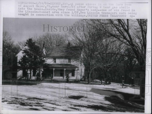 1956 Press Photo Police close in the house of August Meyer who was dead inside - Historic Images