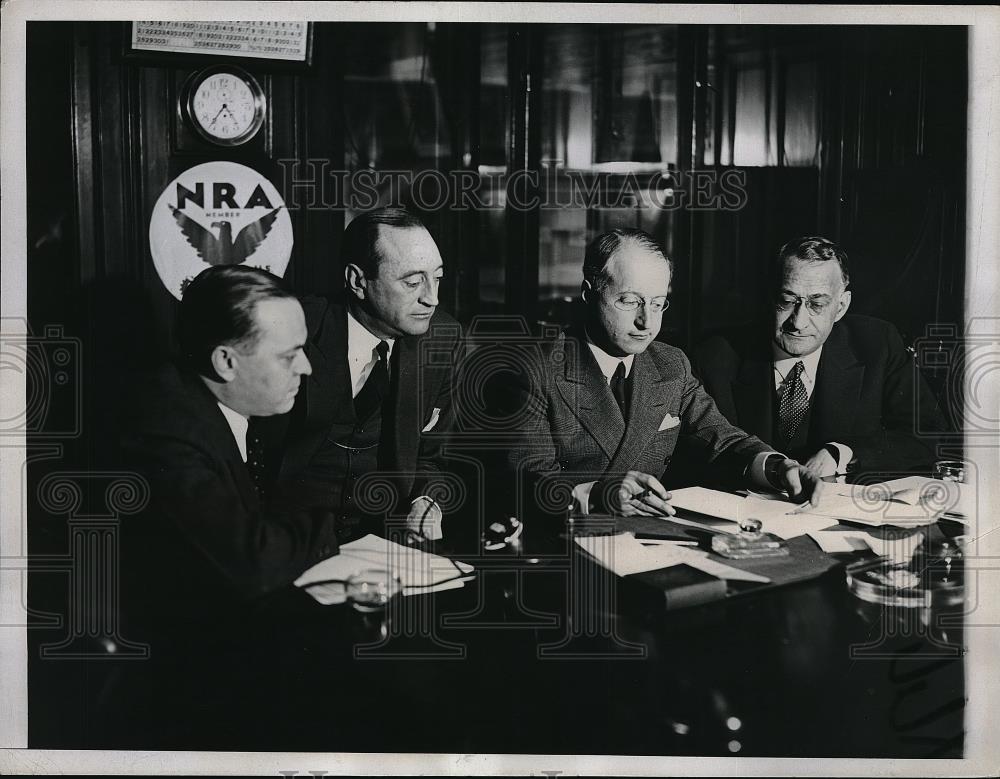 1934 Press Photo The new NRA Administrator, Nathan Straus, Jr. meets with Fred - Historic Images