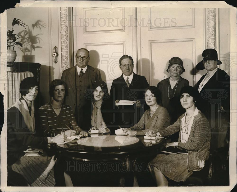 1928 Press Photo Governor candidate Albert Ottinger dictates to contestants in a - Historic Images