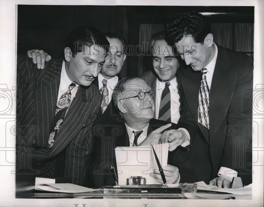 1947 Press Photo D.C. Secy of LAbor, Lewis Schwellenbach at press confrence - Historic Images