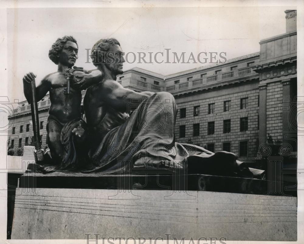 1947 Press Photo View of Oscar S. Straus Memorial in Washington D.C. - neb96777 - Historic Images