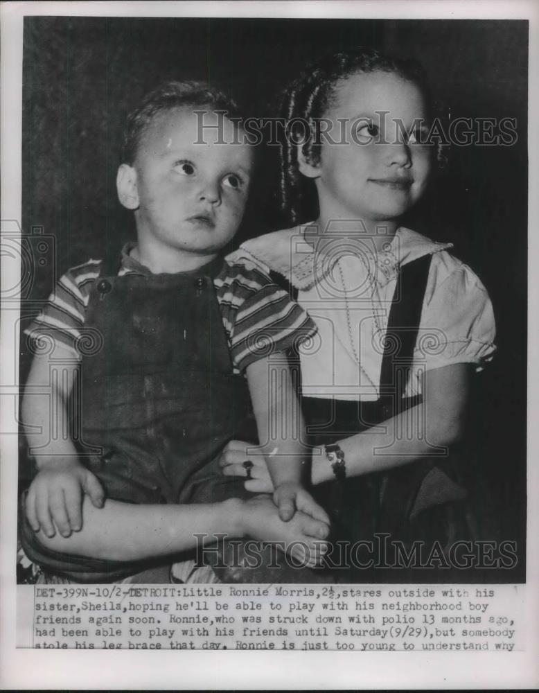 1951 Press Photo Ronnie Morris, 2 1/2, with his sister, Sheila - Historic Images