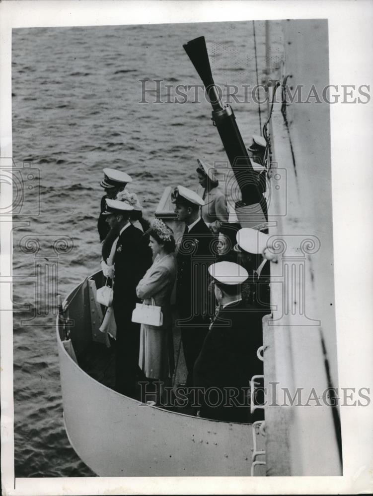 1947 Press Photo London, L Mountbatten &amp; Royal family on HMS Maidstone - Historic Images