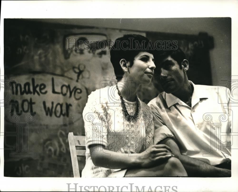 1969 Press Photo Israel Couple Shlmosit and Gideon Ron attend wedding - Historic Images