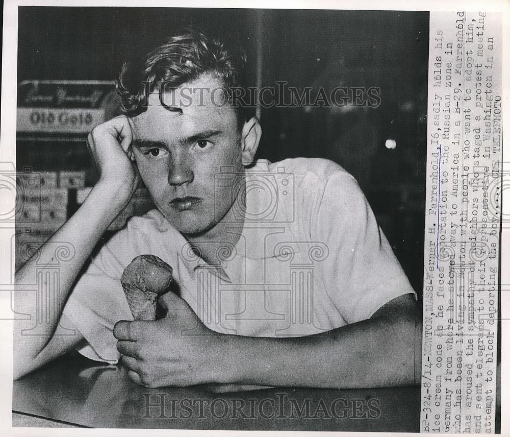 1950 Press Photo Newton, Mass. Werner H Farrenhold, 16 deportation hearing - Historic Images