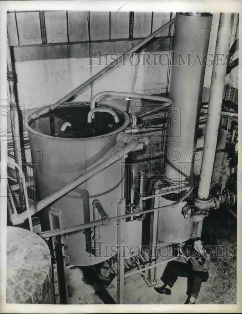 1943 Press Photo Castor Oil Equipment - neb96194 - Historic Images