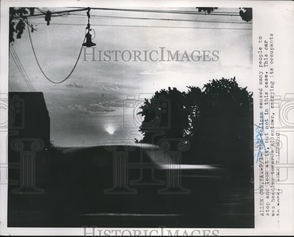 Press Photo Allentown Pennsylvania Solar Eclipse During Morning Traffic - Historic Images