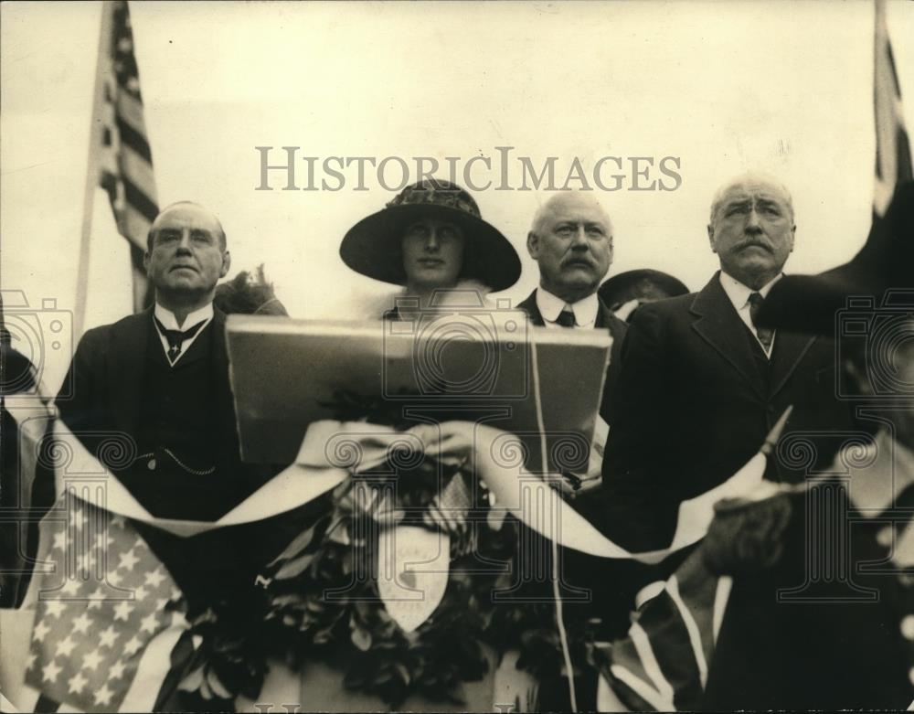 1922 Press Photo Statue of Edmund Burke unveiled in Washington D.C. - neb88885 - Historic Images