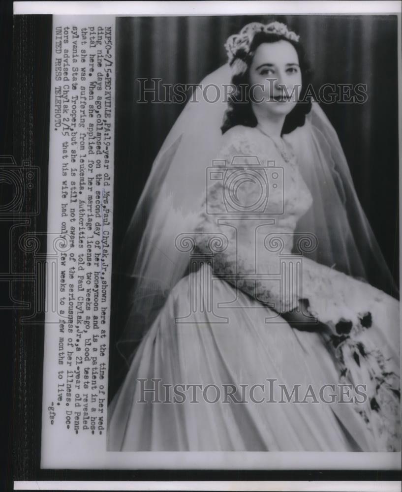 1954 Press Photo Mrs Paul Chylak Falls Ill On Her Honeymoon - Historic Images