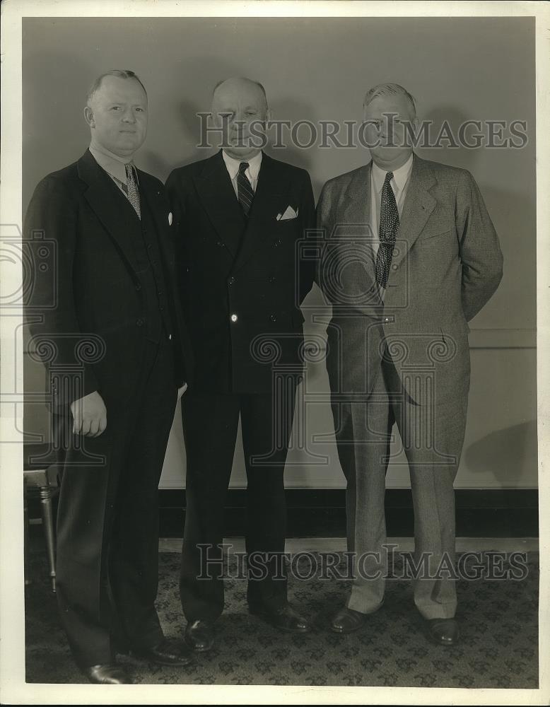 1934 Press Photo W. Graveson, A. Young, and H. Hatch of the Chevrolet Company. - Historic Images