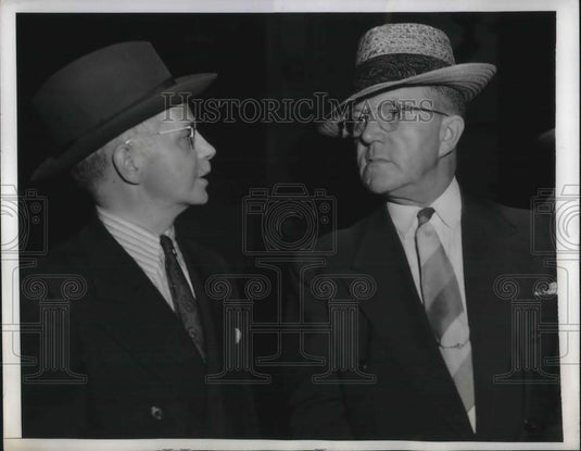 1943 Press Photo NYC. police comm. Lewis Valentine *& Walter White of SACP sec. - Historic Images