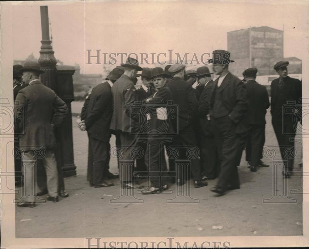 1919 Press Photo Longshoresmen Striking at New York Dock - Historic Images