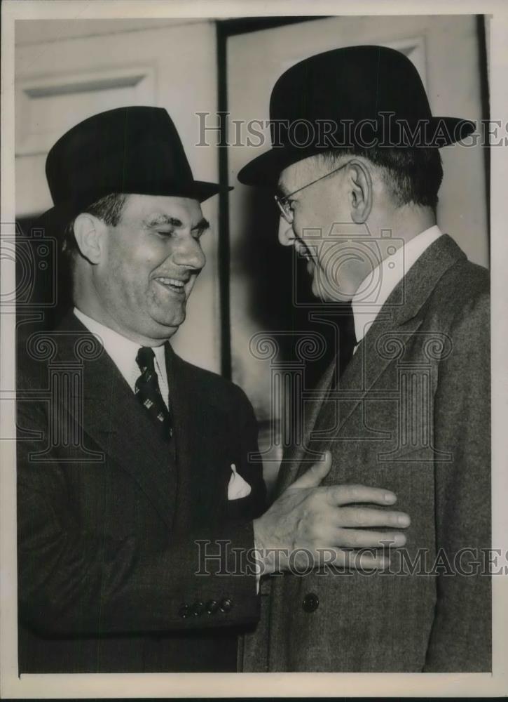 1940 Press Photo D.C. William Batt,Pres of SKF Industries, Gand Dunn - nec02522 - Historic Images