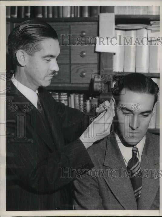 1939 Press Photo Dr Paul Kirk Associate Professor of Boichemistry & Hal McIntyre - Historic Images