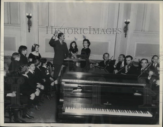 1936 Press Photo Metropolitan Opera's Gladys Swarthout With Symphony - nec02266 - Historic Images