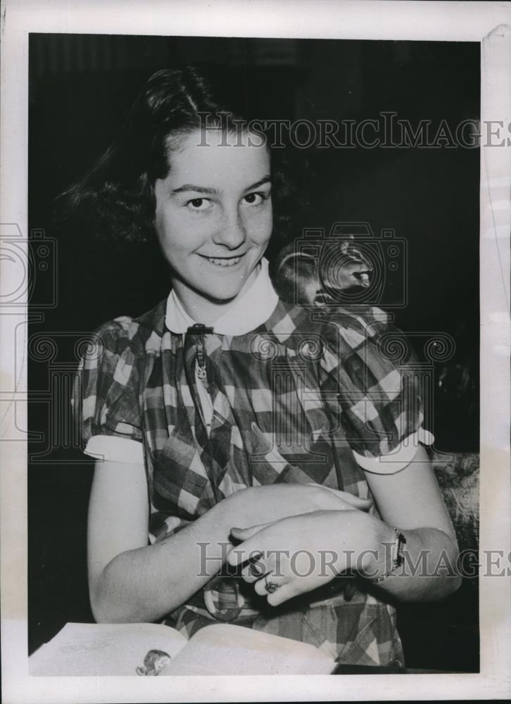 1938 Press Photo Cortez Coolidge qith Chipmunk Chippie 6 Months Old - nec03870 - Historic Images