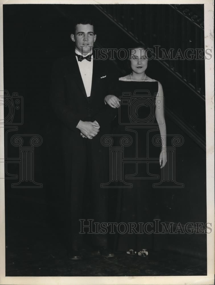 1932 Press Photo Bob Wilkins &amp; Eleanor Christensen at Dartmouth College dance - Historic Images