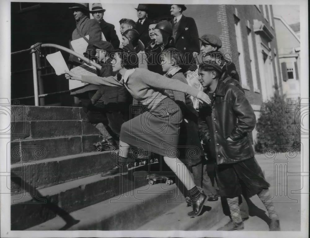 1935 Press Photo Norma Saunders, 17, daughter of Constable William Saunders - Historic Images