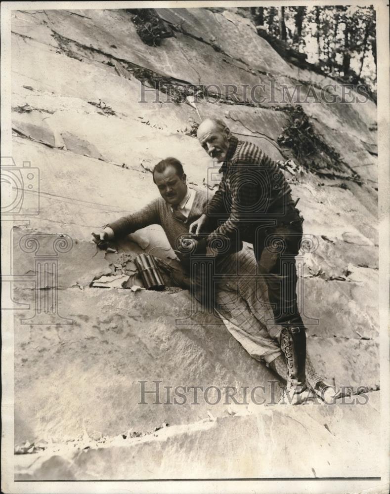 1930 Press Photo Dr GA Sykes &amp; asst EJ Kennedy, rain maker - Historic Images