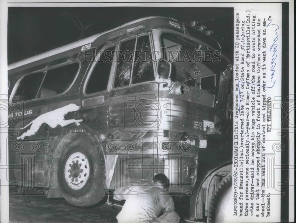 1962 Press Photo 3 Injured In State Road 37 Illinois Greyhound Bus Wreck - Historic Images