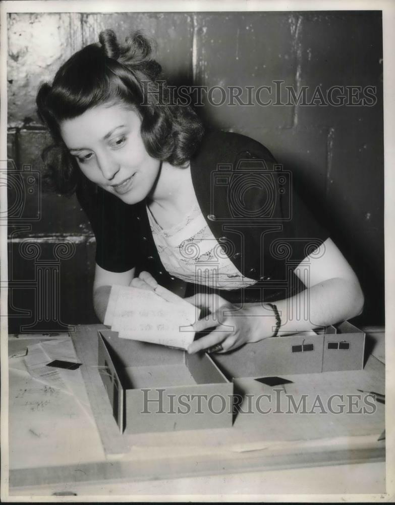 1941 Press Photo Mary Elizabeth Spies, Illinois Institute of Technology - Historic Images